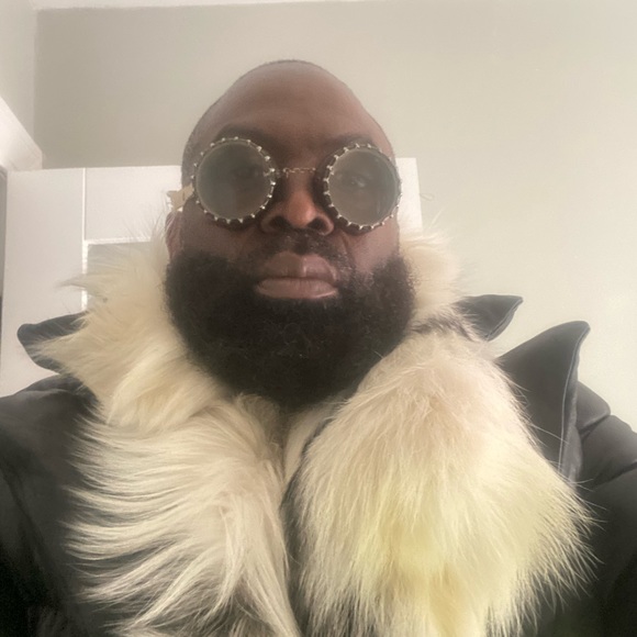 Meet your Posher, Charlie - Picture 1 of 2